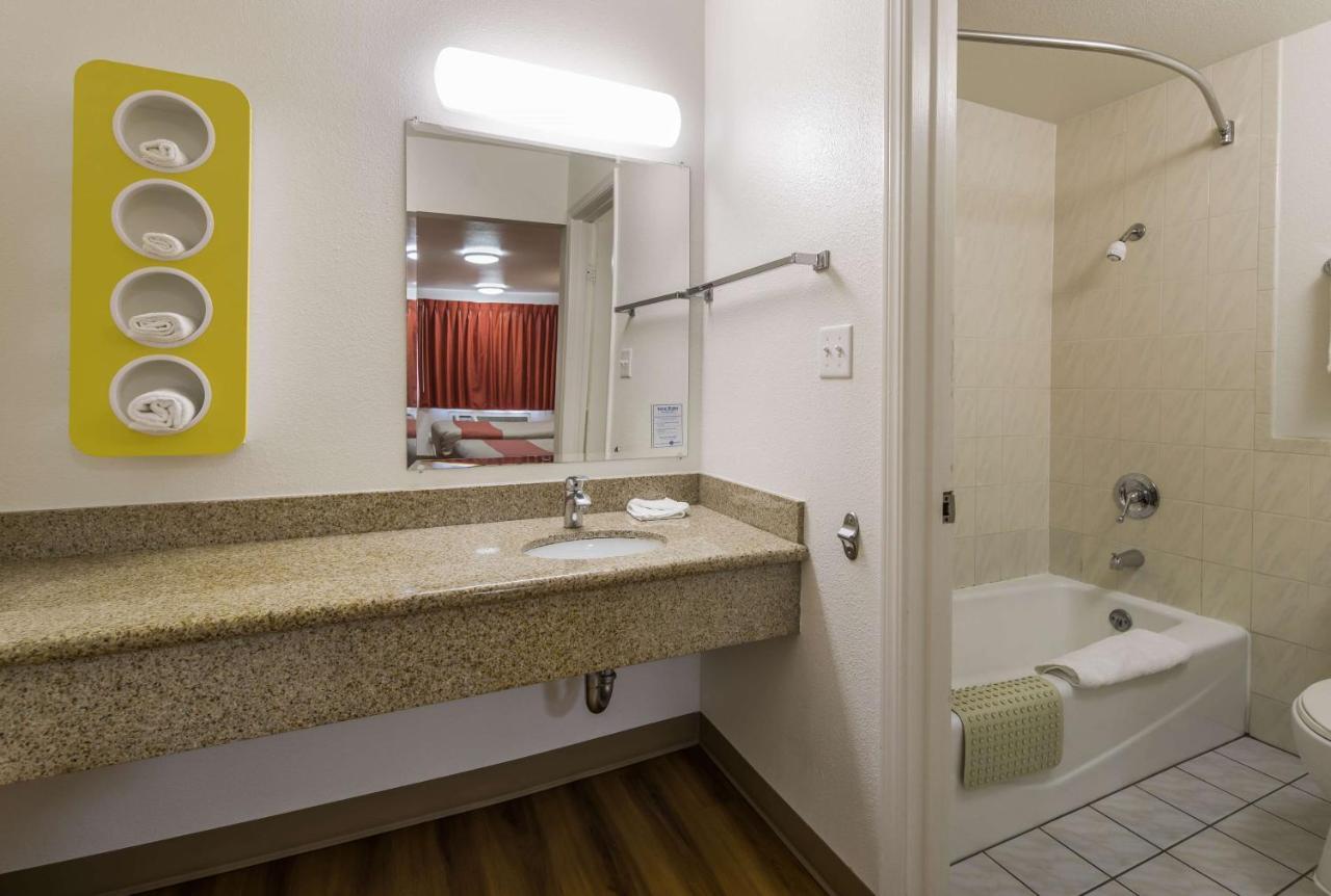 Deluxe Queen Room with Two Queen Beds