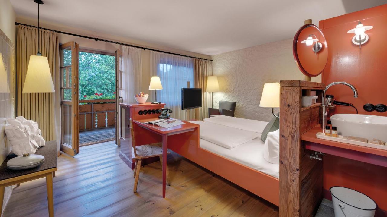 Double Room with Bath, Mountain View & Balcony