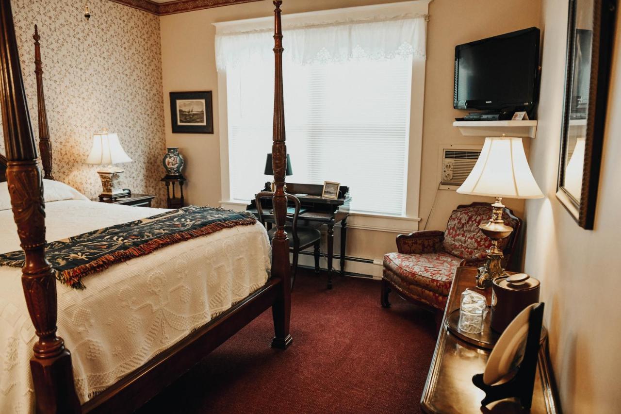 Queen Room
