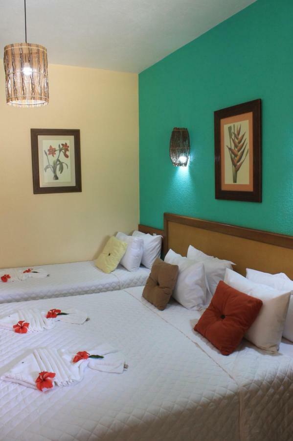 Quarto Triplo com Vista Piscina