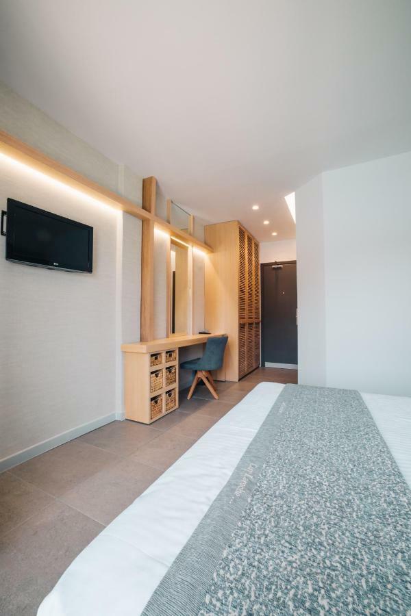 Double or Twin Room with Mountain View