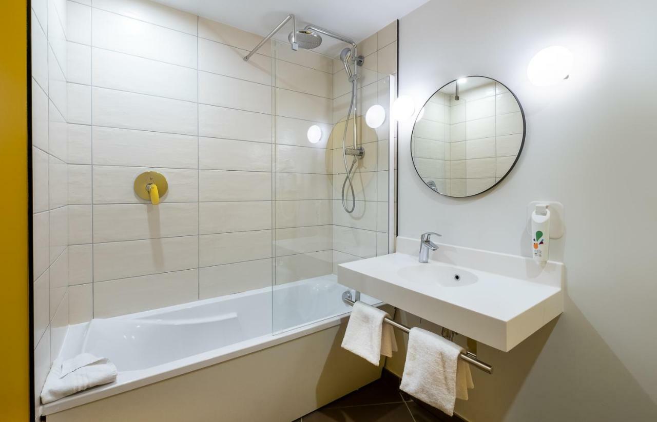 Quarto Standard com 1 Cama de Casal e 2 Camas de Solteiro