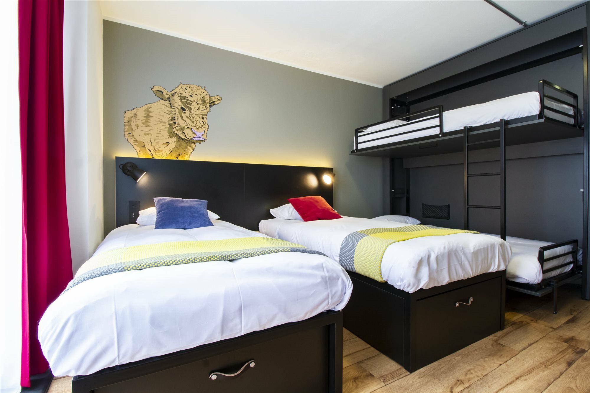 Familienzimmer mit eigenem Bad (4 Personen)
