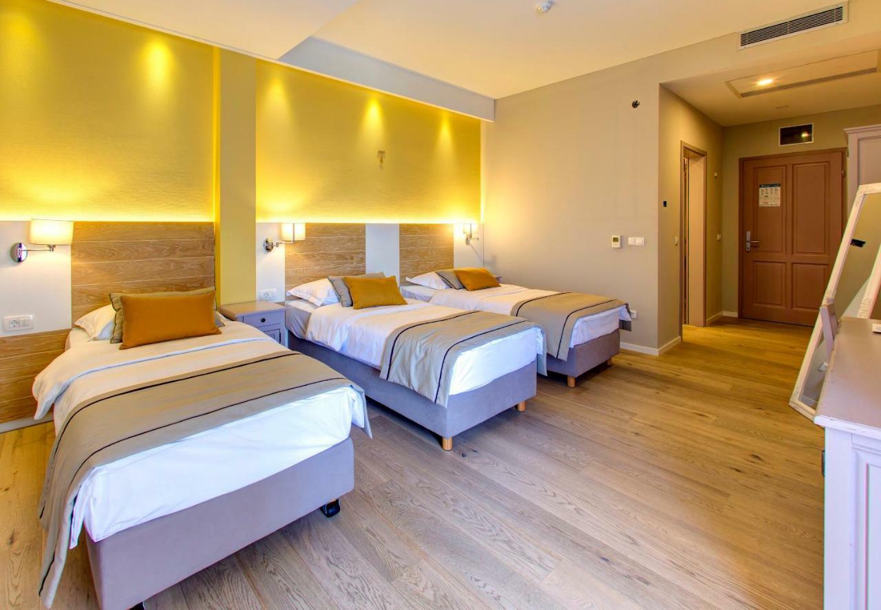 Chambre Triple - Accessible aux Personnes à Mobilité Réduite