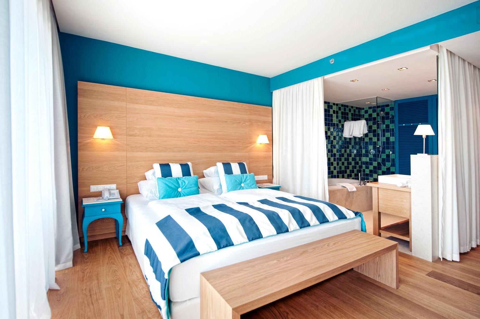 Superior Room with Balcony and Park View