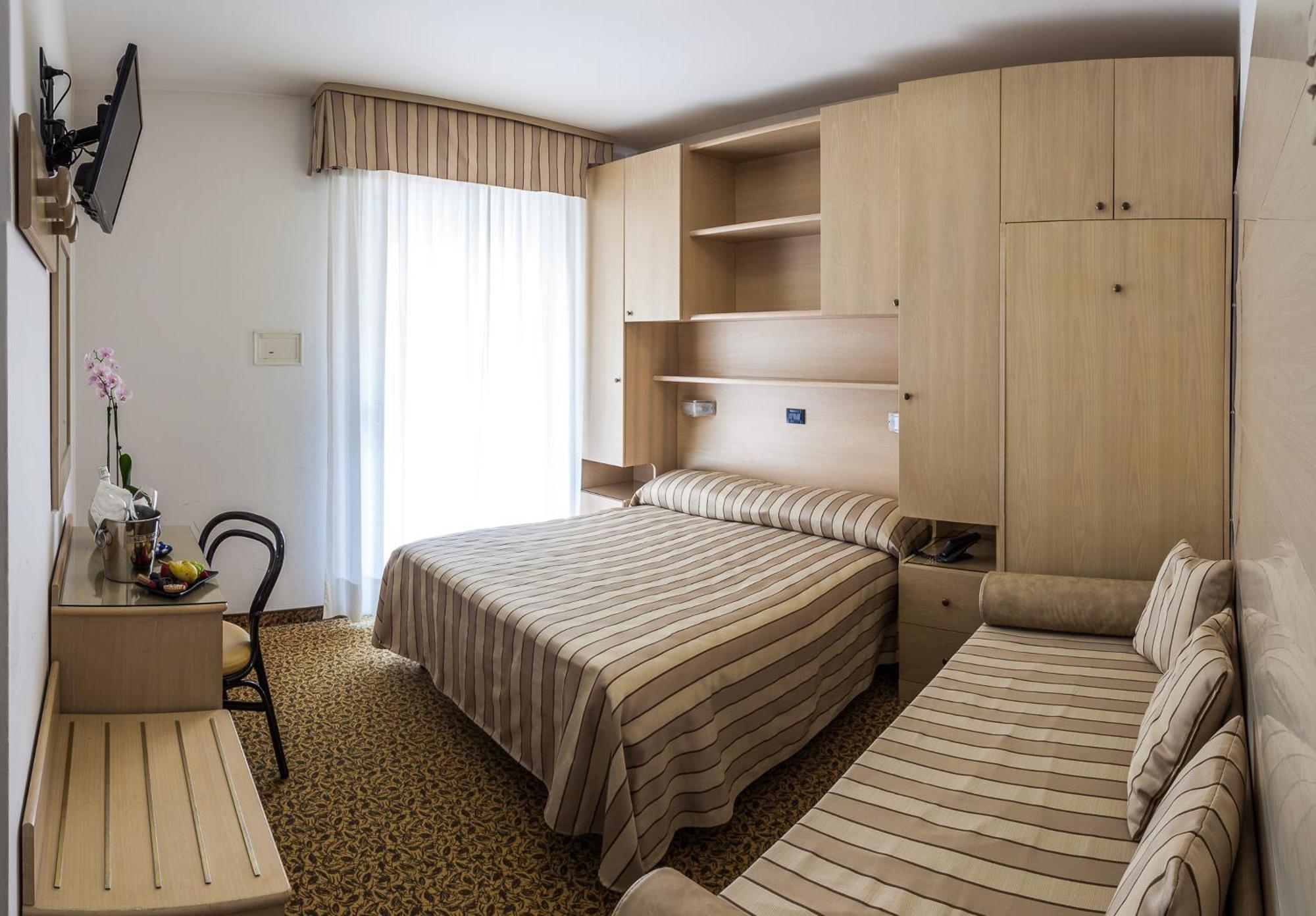 Quadruple Room,379634743:JPEG
