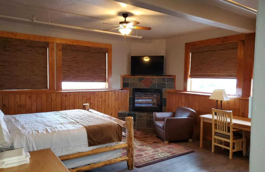 Buffalo Lodge Of Bigfork-1