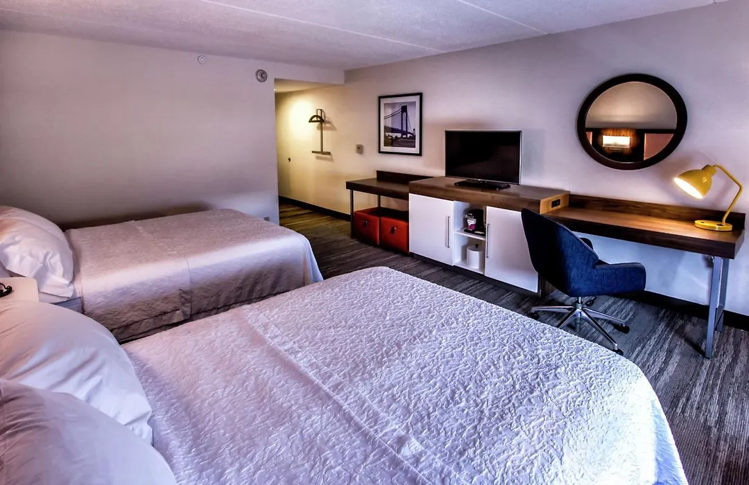 Hampton Inn & Suites Staten Island-1