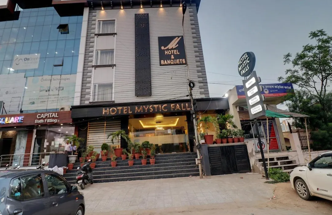 Hotel Mystic Falls-1