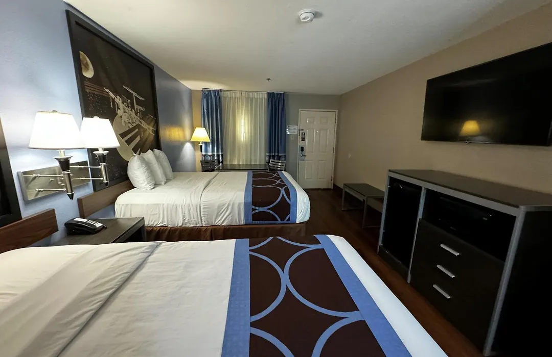 Super 8 By Wyndham Houston Webster Nasa-1