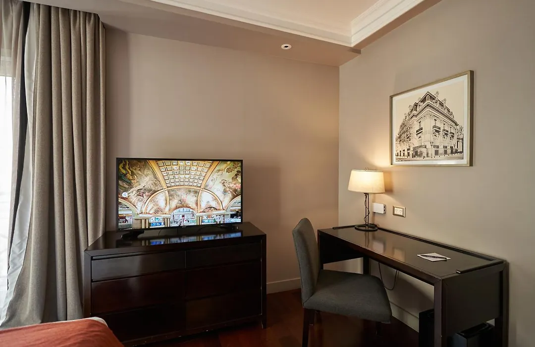 Carles Hotel-1