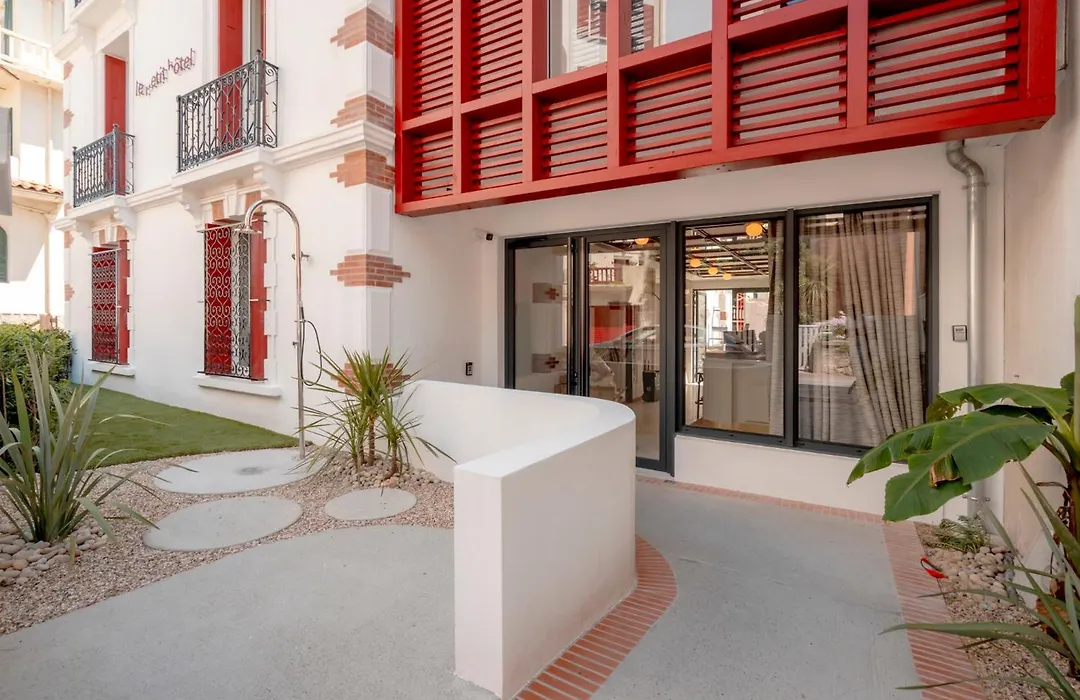 Le Petit Hotel-1