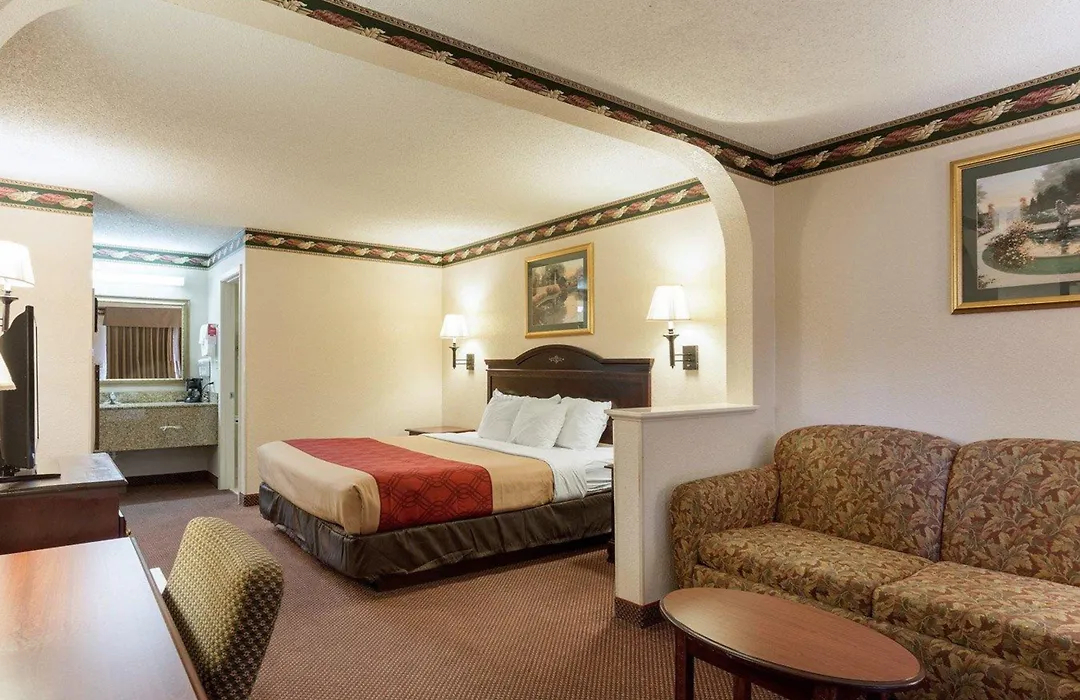Econo Lodge Grenada-1