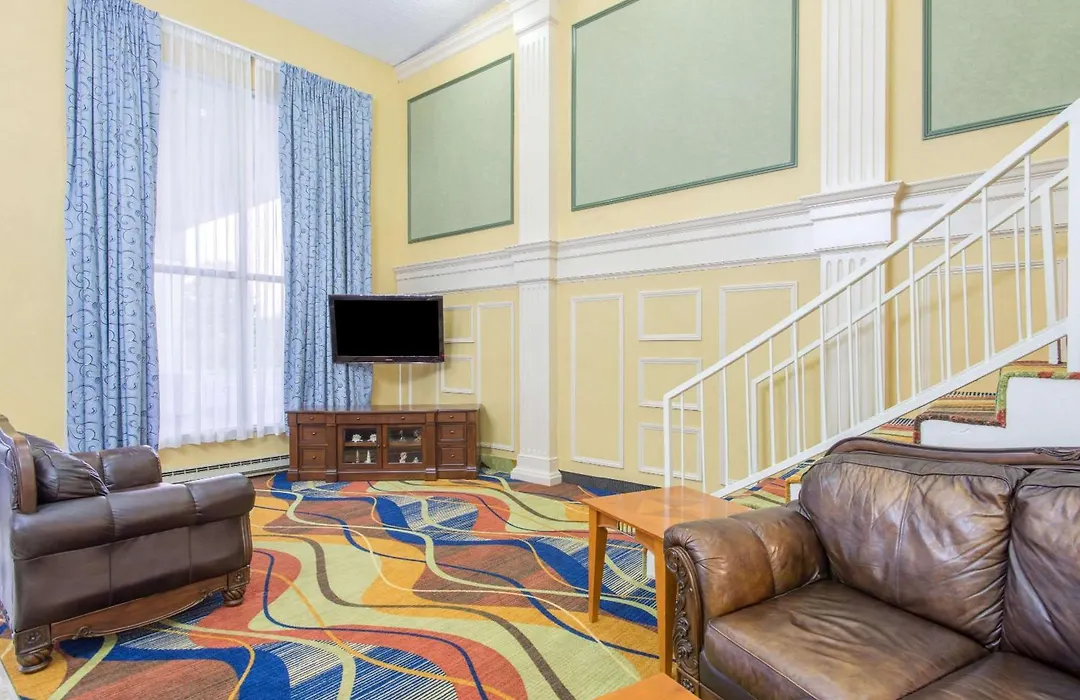 Days Inn By Wyndham Roanoke Hollins Near I-81-1