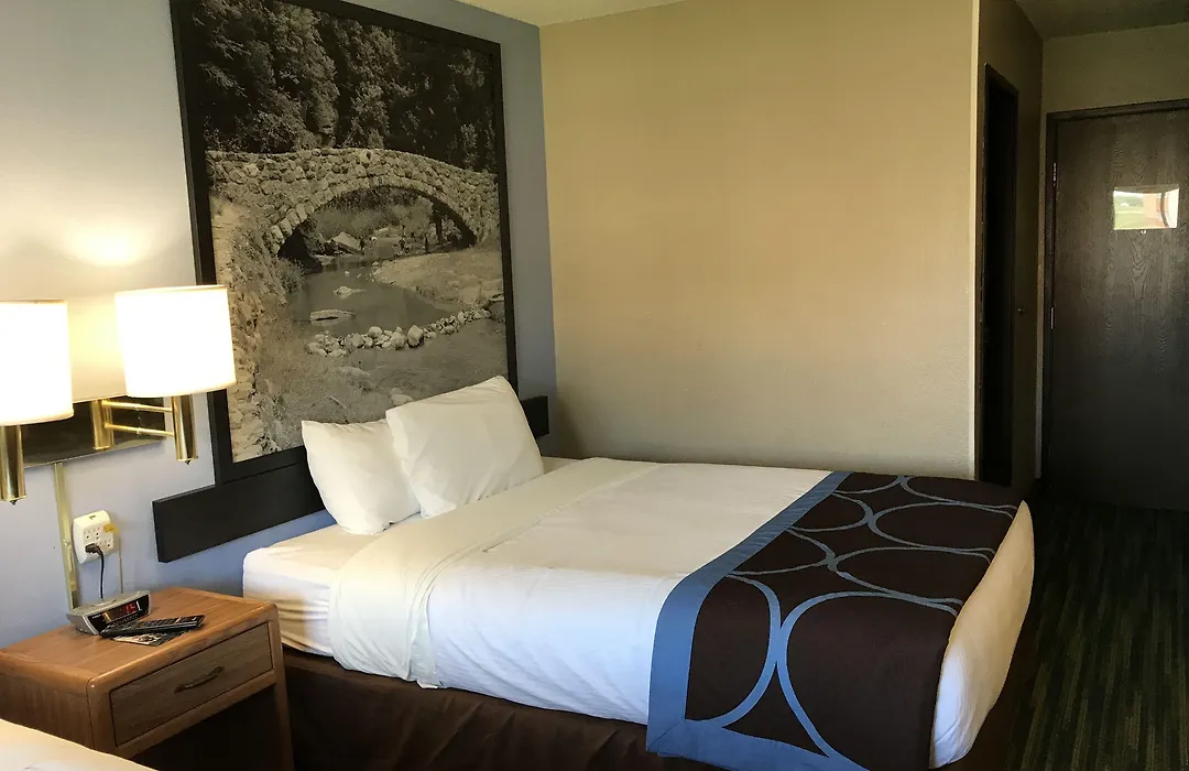 Boarders Inn & Suites By Cobblestone Hotels Waterloo Cedar Falls-1