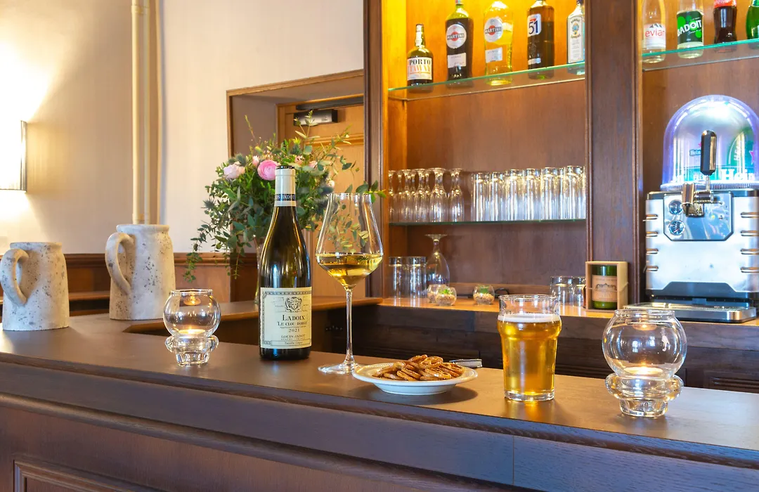 Logis Hotel De La Cloche-1
