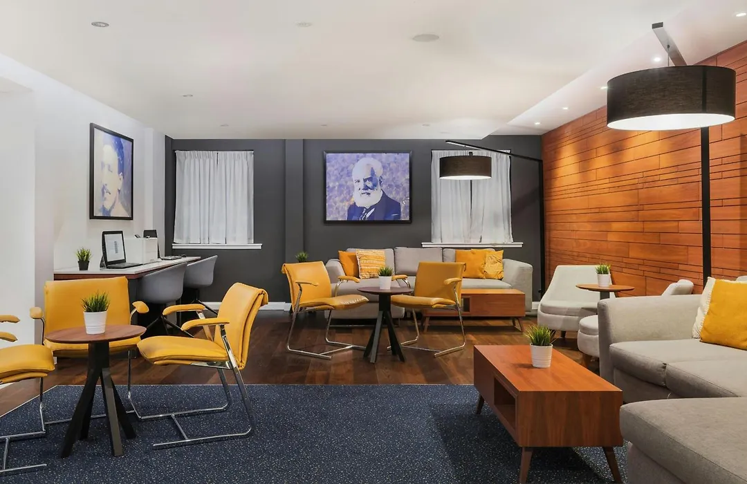 Courtyard By Marriott Glasgow Airport-1