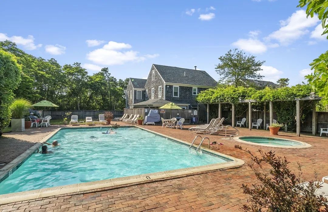 Nantucket Inn-1