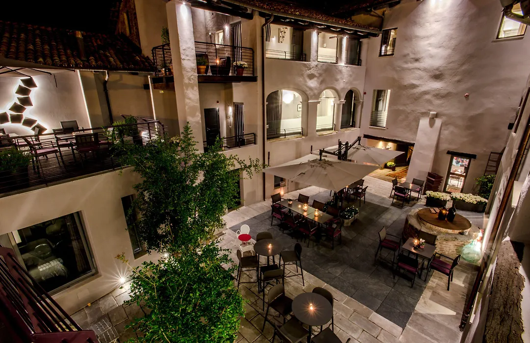 Uve Rooms & Wine Bar-1