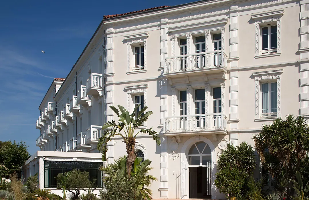 Grand Hotel Des Sablettes Plage, Curio Collection By Hilton-1