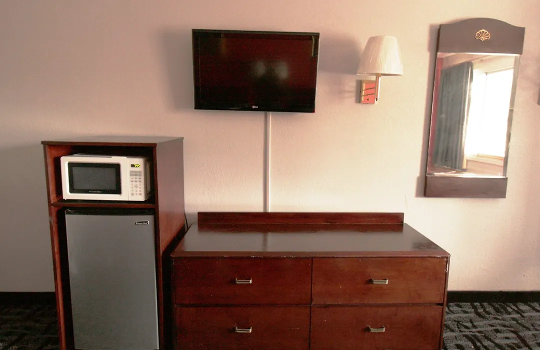 Economy Inn-1