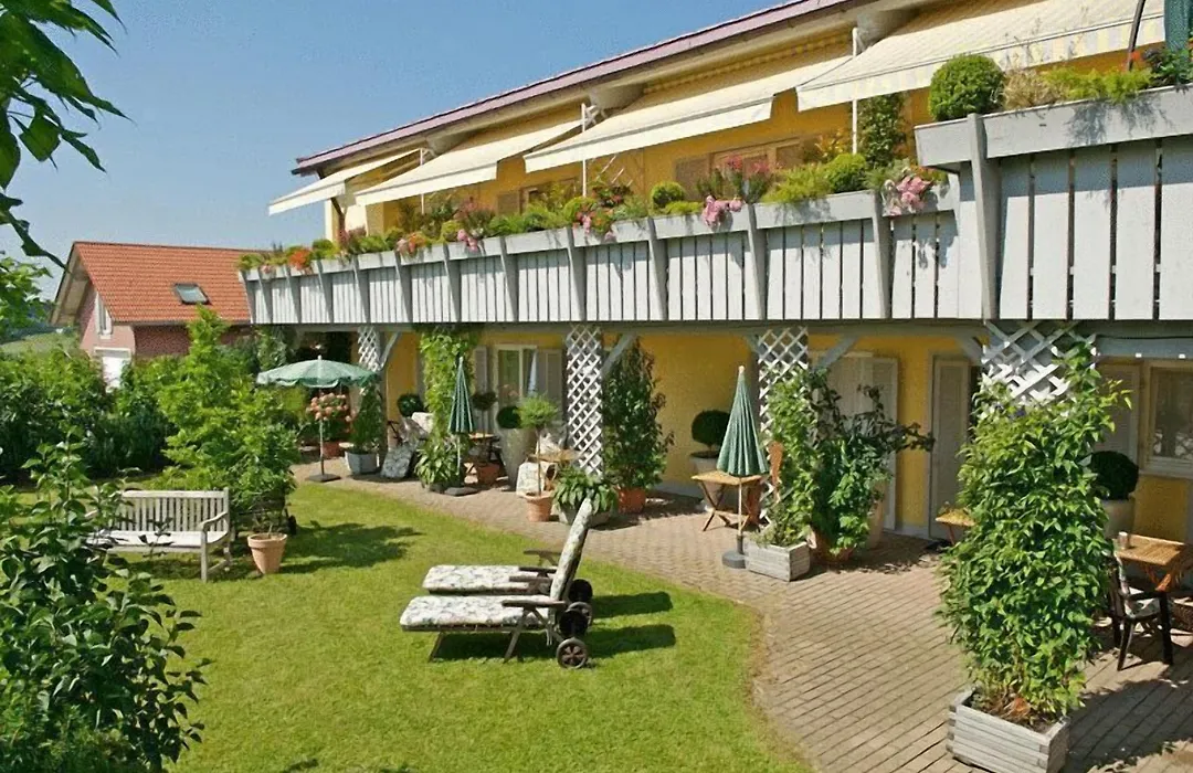 Landhotel Herzberger garni Zimmer&Ferienwohnungen-1