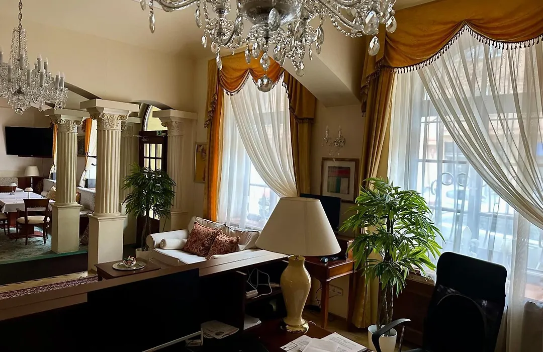 Fleur De Lis Hotel-1