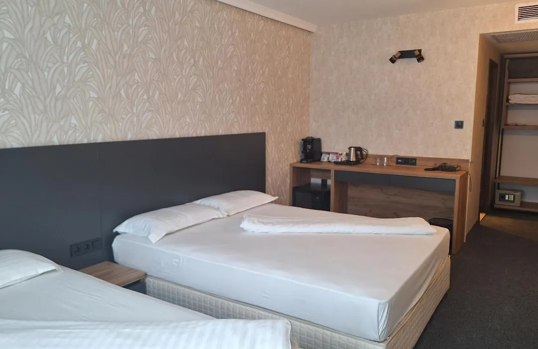 Budapest Hotel - Free Parking-1