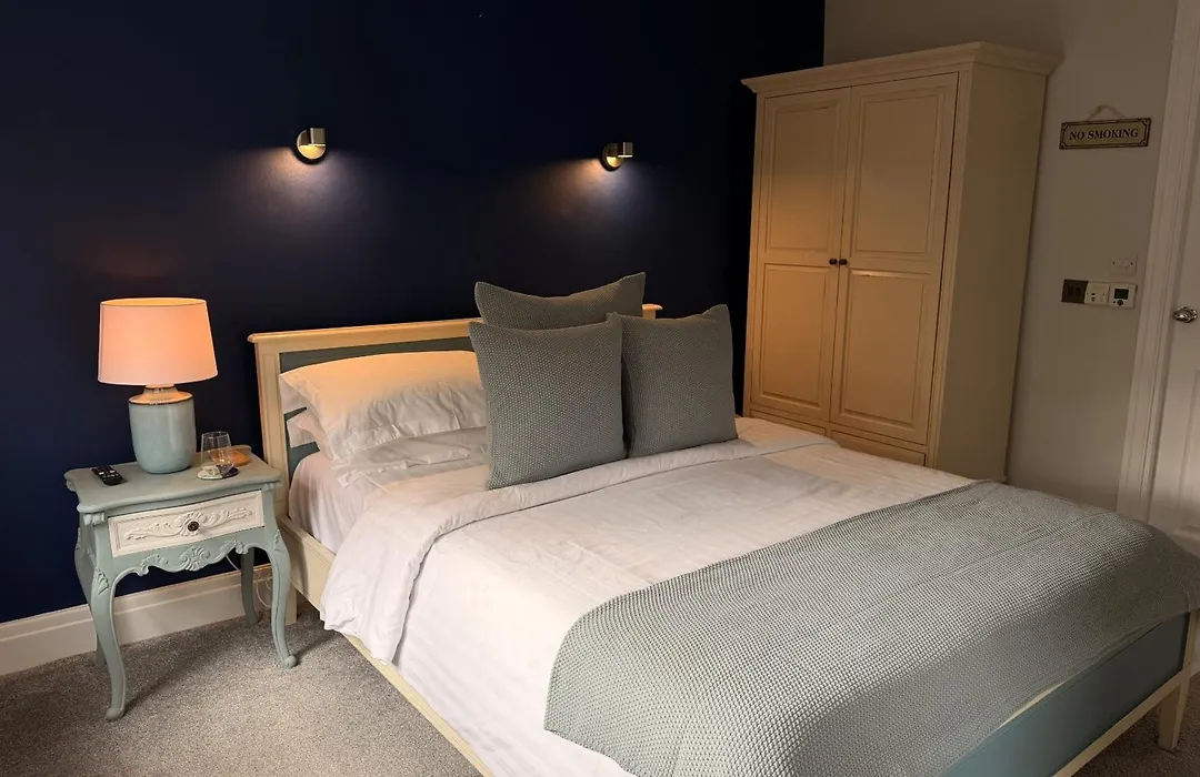 Jacksons Cafebar & Guesthouse-1