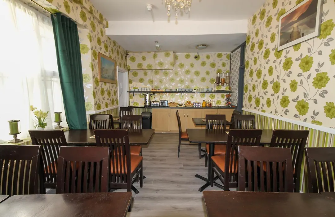 Hyde Park Court Hotel-1