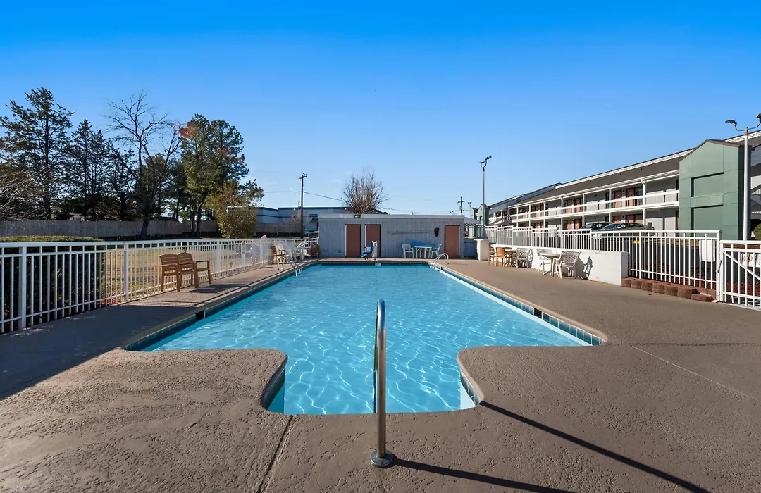 Econo Lodge-1