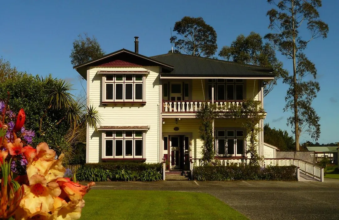 Holly Homestead B&B-1