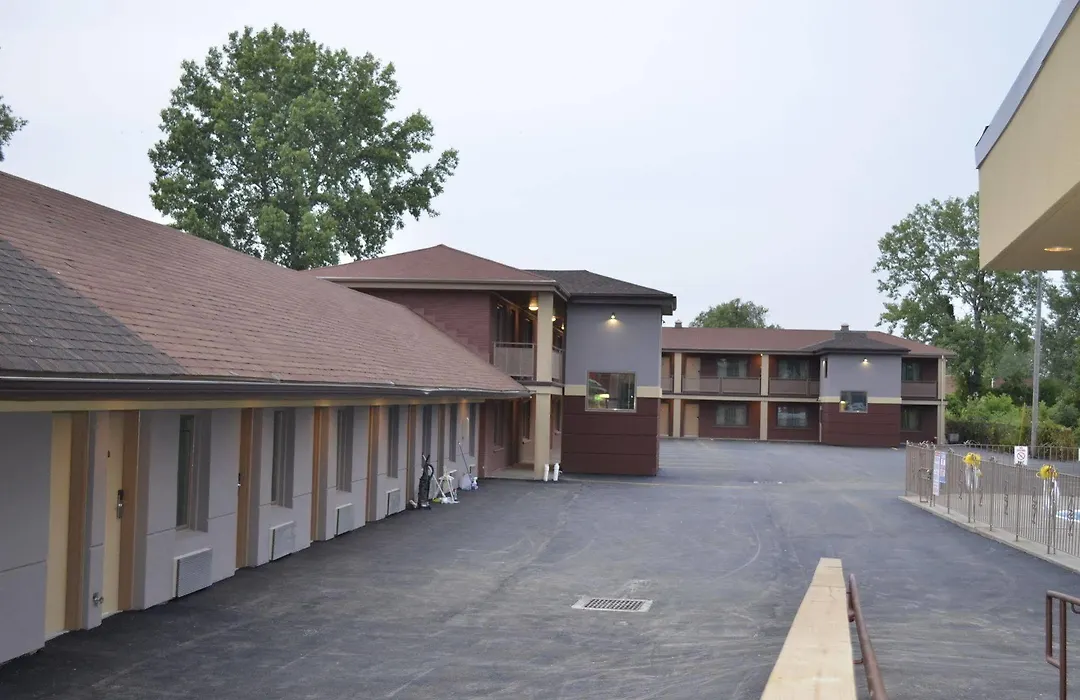 Aarya Hotel By Niagara Fashion Outlets-1