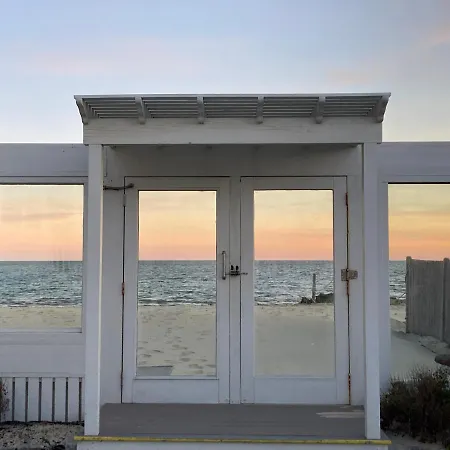 By The Sea Guests Bed & Breakfast And Suites-3