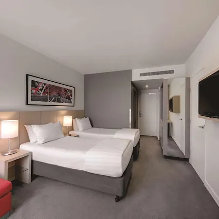 Travelodge Hotel Melbourne Docklands-3