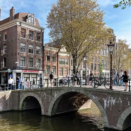 Facade Hotel Amsterdam-3