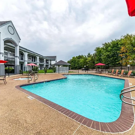 Quality Inn & Suites Canton-2