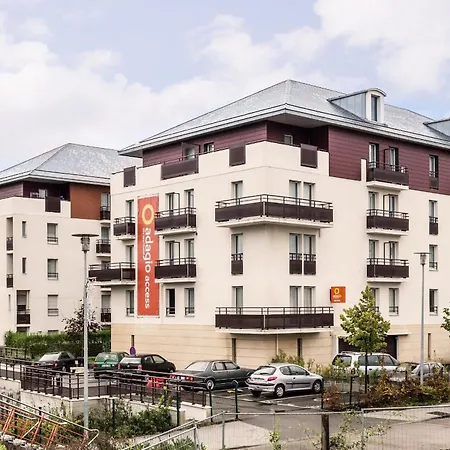 Aparthotel Adagio Access Carrières Sous Poissy-3