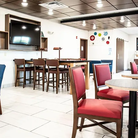 Holiday Inn Express Hotel & Suites Sedalia By Ihg-3