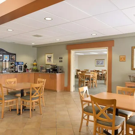 Days Inn By Wyndham Orillia-3