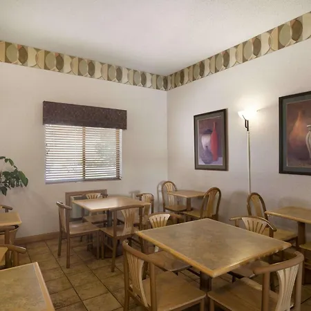 Super 8 By Wyndham Collinsville St. Louis-3