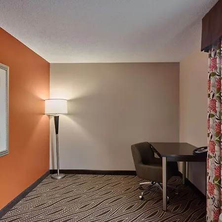 Hampton Inn Evansville Airport-2