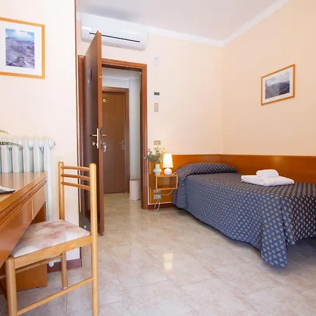 Hotel Benacus Torri Del Benaco-2