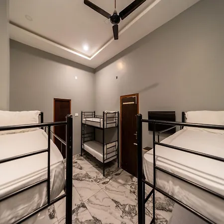 Hotel Bees-2