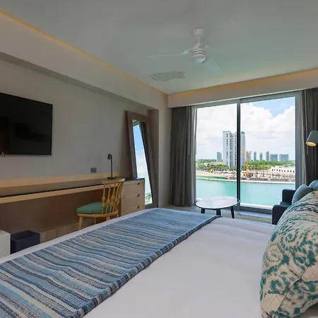 Renaissance Cancun Resort & Marina-3