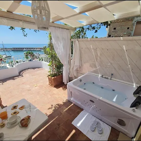 Luxury B&B Suite Jacuzzi Villa Filomena-3