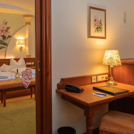 Hotel Am Schlossberg-3