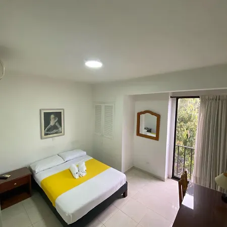 Hotel Laureles 70-3