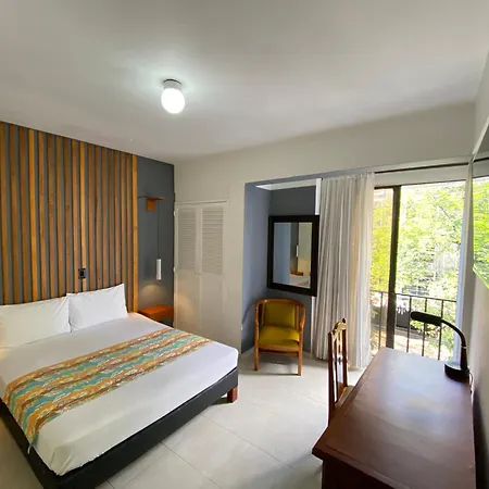 Hotel Laureles 70-2