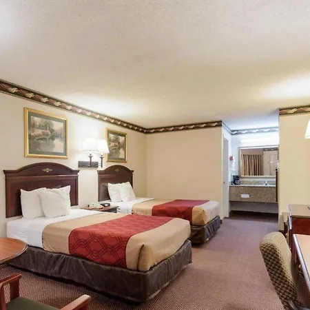 Econo Lodge Grenada-3
